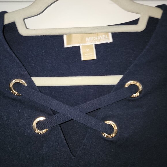 MICHAEL KORS DETAILED GROMMET TEE - Picture 3 of 3